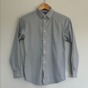 Izod Boys Gray Long Sleeve Button down stretch dress shirt. Sz boys large 14-16